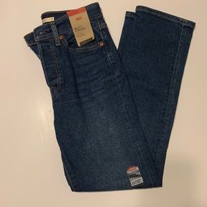 Levi’s Wedgie Straight Jeans NWT size 27x28/4s